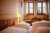 Łóżko lub łóżka w pokoju w obiekcie Hotel-Gasthof Weitgasser