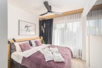 Łóżko lub łóżka w pokoju w obiekcie Apartamenty Fenomen - Premium Porto Nadmorskie Tarasy w Kołobrzegu