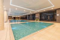 Basen w obiekcie Apartamenty Fenomen - Premium Porto Nadmorskie Tarasy w Kołobrzegu lub w pobliżu