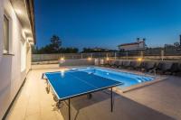 Bazén v ubytování Holiday Home Greta nebo v jeho okolí