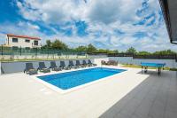 Bazén v ubytování Holiday Home Greta nebo v jeho okolí