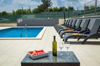 Bazén v ubytování Holiday Home Greta nebo v jeho okolí