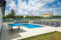 Bazén v ubytování Holiday Home Greta nebo v jeho okolí