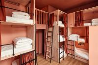 Ein Etagenbett oder Etagenbetten in einem Zimmer der Unterkunft The Elephant Hostel