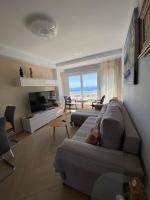 TV a/nebo společenská místnost v ubytování Precioso apartamento con piscina