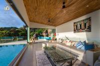 Bazén v ubytování Villa Jugraj - A Perfect Retreat for Your Rejuvenating Vacation in Chaweng Noi Samui nebo v jeho okolí