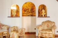 A seating area at Palazzo Viola Suite Panoramica Palermo