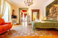 A seating area at Palazzo Viola Suite Panoramica Palermo