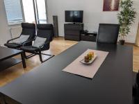 Televízia a/alebo spoločenská miestnosť v ubytovaní APARTMÁN BRATISLAVA city & parking