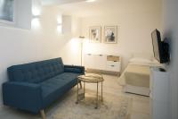 Televízia a/alebo spoločenská miestnosť v ubytovaní Studio Apartment Jon