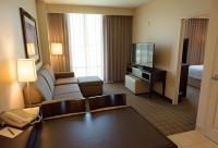 Embassy Suites Ontario - Airportにあるテレビまたはエンターテインメントセンター