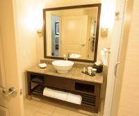 Embassy Suites Ontario - Airportにあるバスルーム