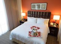 Embassy Suites Ontario - Airportにあるベッド
