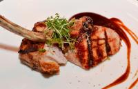 Jídlo v hotelu nebo okolí