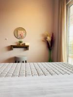 Posteľ alebo postele v izbe v ubytovaní Sun City View Thessaloniki