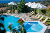 Bazén v ubytovaní Kefalonian Oneira Villas alebo v jeho blízkosti