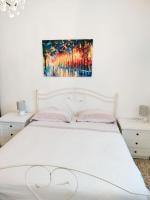 A bed or beds in a room at CASA MAFALDA - Rooms, friends and more - Affittacamere, Guest House