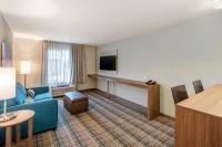 MainStay Suites Spokane Airportにあるテレビまたはエンターテインメントセンター