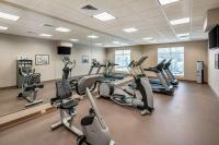 MainStay Suites Spokane Airportにあるフィットネスセンターまたはフィットネス設備