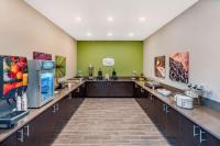 MainStay Suites Spokane Airportにあるキッチンまたは簡易キッチン