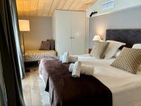 Postel nebo postele na pokoji v ubytování Apartamentos y Villas La Santilar