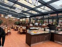 Reštaurácia alebo iné gastronomické zariadenie v ubytovaní VIP Apartments
