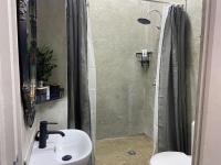 Bilik mandi di Aloe Guesthouse Klerksdorp