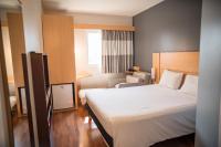 a hotel room with a bed and a chair at ibis Itu Plaza Shopping in Itu