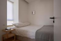 John's Apartmentにあるベッド