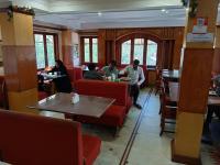 Posezení v ubytování Darshan Hotel & Restaurant