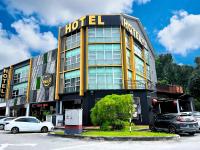 スリ・カンバンガンにあるSmile Hotel Seri Kembanganの駐車場を利用したホテル