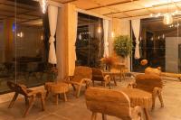 Un lugar para sentarse en Miyinxianye Snow Mountain Makino Migratory Bird Viewing B&B Napa Sea Scenic Area Branch