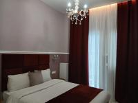 Posteľ alebo postele v izbe v ubytovaní Black Onyx Comfort Suites - Timeless Design in a Heritage Building