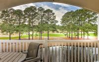 Ein Garten an der Unterkunft Beautiful 1500 s f 3 Bd - 2 Ba condo overlooking stream and golf course