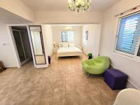 Postel nebo postele na pokoji v ubytování Paphos Central Penthouse
