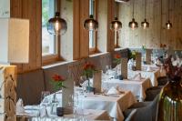 A restaurant or other place to eat at Hotel Dosses