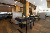 Un lugar para sentarse en The Regal Hotel & Lounge