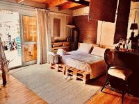 Posezení v ubytování Airport Rooftop Club Luxurious Rooms and Studios