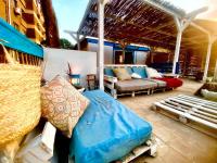 Posezení v ubytování Airport Rooftop Club Luxurious Rooms and Studios