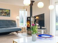 TV a/nebo společenská místnost v ubytování 10 person holiday home in Rødvig Stevns-By Traum