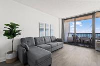 ein Wohnzimmer mit Couch und großem Fenster in der Unterkunft Compass Cove 759 - Oceanfront in Myrtle Beach