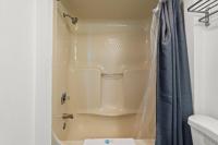 Ein Badezimmer in der Unterkunft Compass Cove 759 - Oceanfront