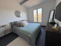 Posteľ alebo postele v izbe v ubytovaní Les restanques maison des chênes vue mer 6 personnes