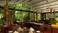 En restaurant eller et andet spisested på Ududola Rainforest Cottages