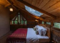 Kudrat - A Boutique Homestay- Tirthan Valleyにあるベッド