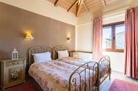 Posteľ alebo postele v izbe v ubytovaní Pleiades Studios All Season Gems - Korinthos Stone Retreats