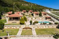 Bazén v ubytovaní Pleiades Studios All Season Gems - Korinthos Stone Retreats alebo v jeho blízkosti