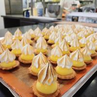 Jídlo v aparthotelu nebo okolí