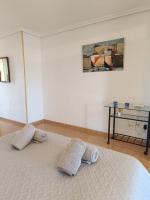 A bed or beds in a room at Bahía de Vera Estudio