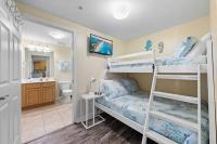 Ein Bett oder Betten in einem Zimmer der Unterkunft 5 Star Resort 11th Fl Stunning Sunrise 2BR 2BA King Suite,Pools ,Shuttle or Walk to Beach